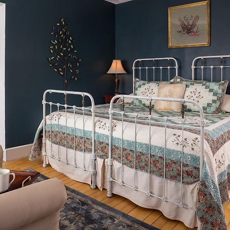 Yale Manor B&B & Yurt Glamping Extérieur photo