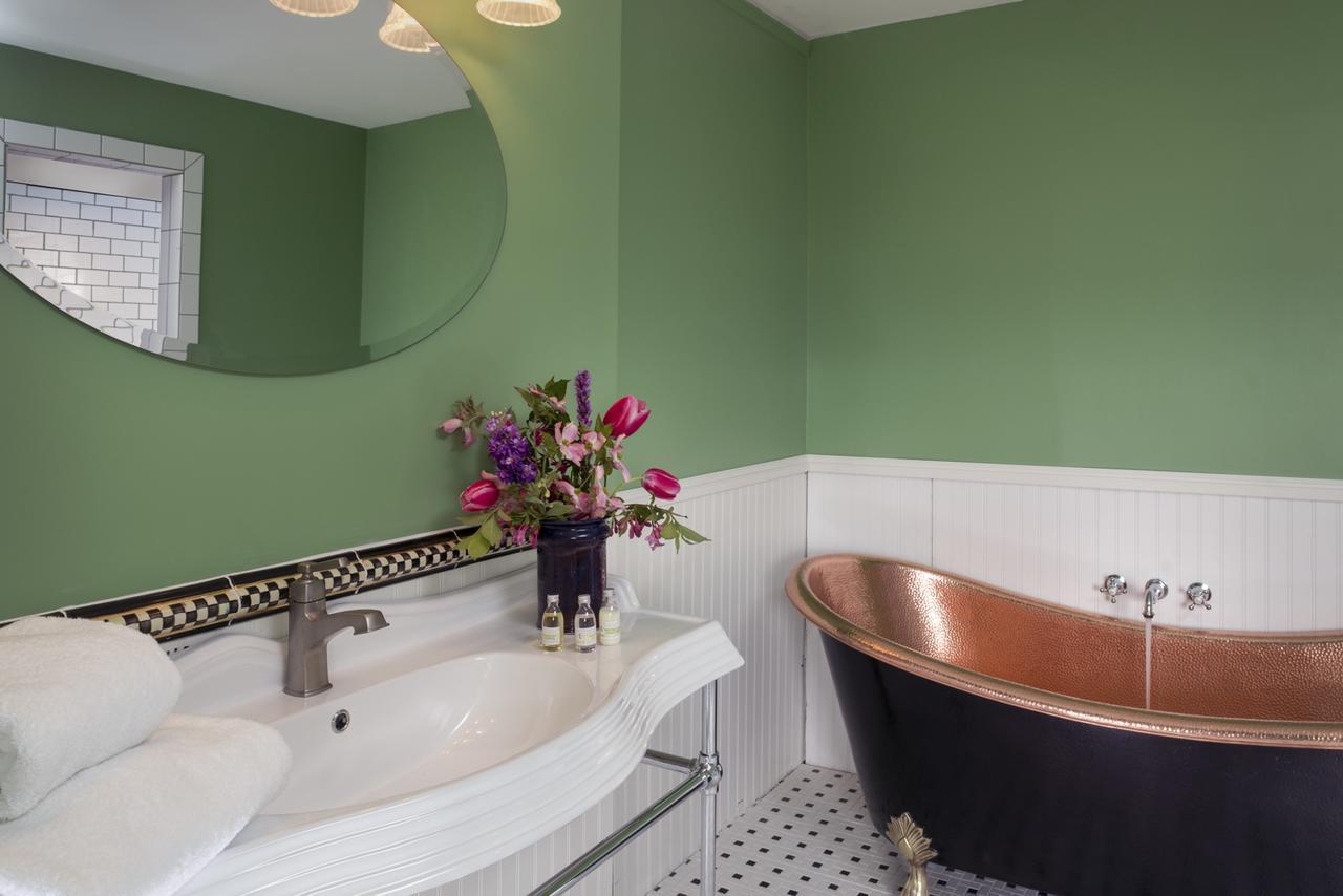 Yale Manor B&B & Yurt Glamping Extérieur photo