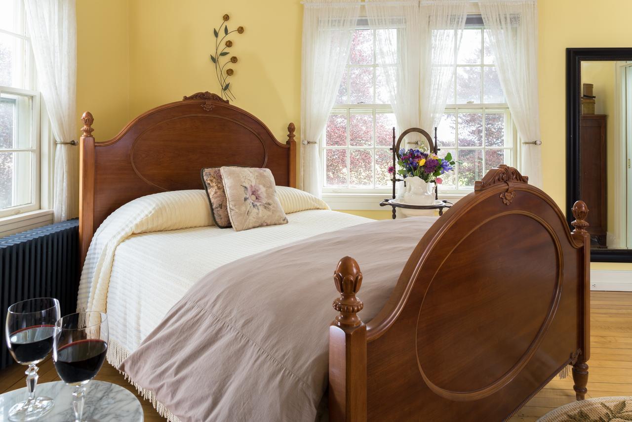 Yale Manor B&B & Yurt Glamping Extérieur photo