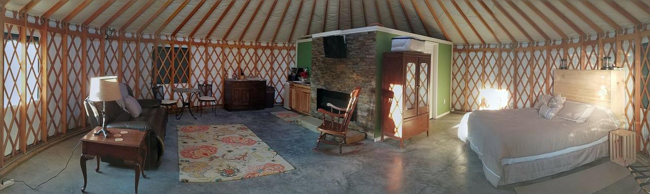 Yale Manor B&B & Yurt Glamping Extérieur photo