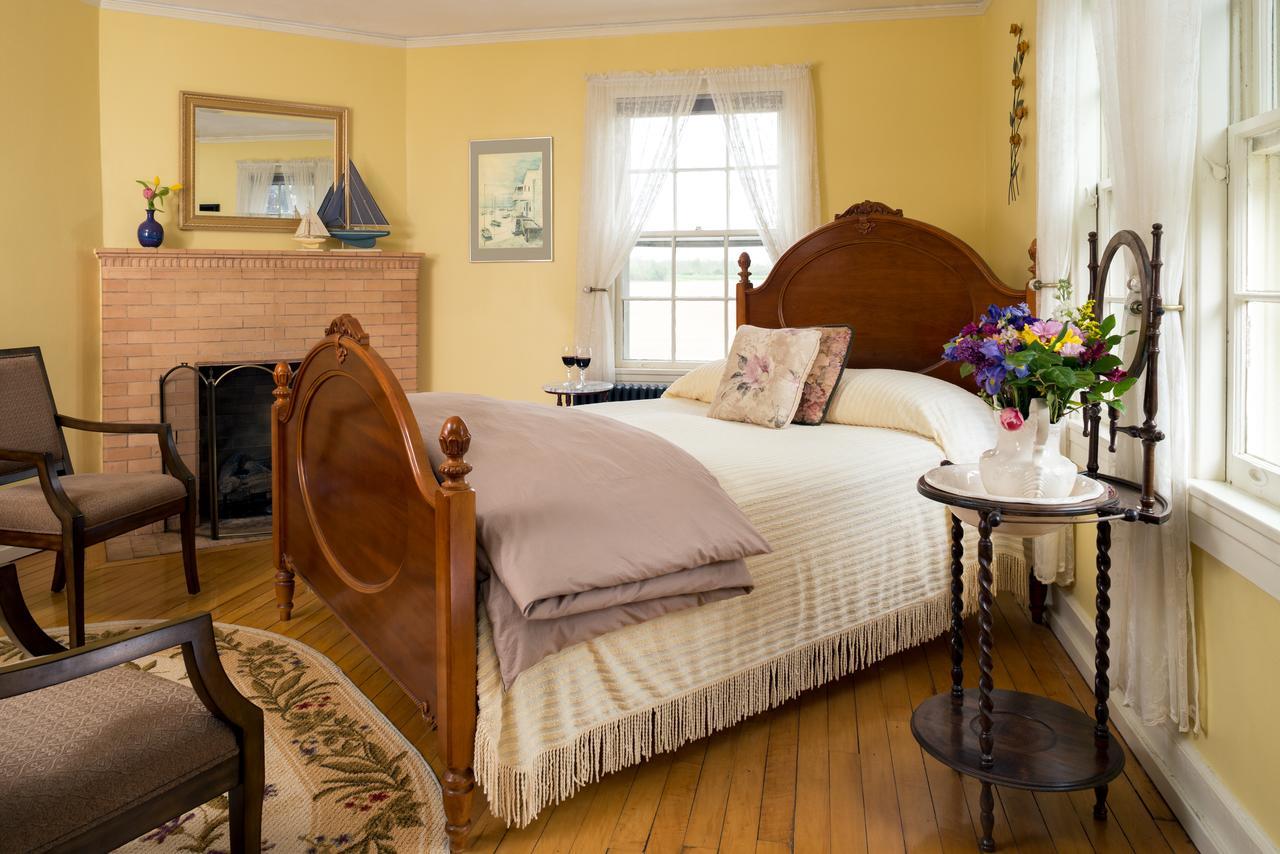 Yale Manor B&B & Yurt Glamping Extérieur photo