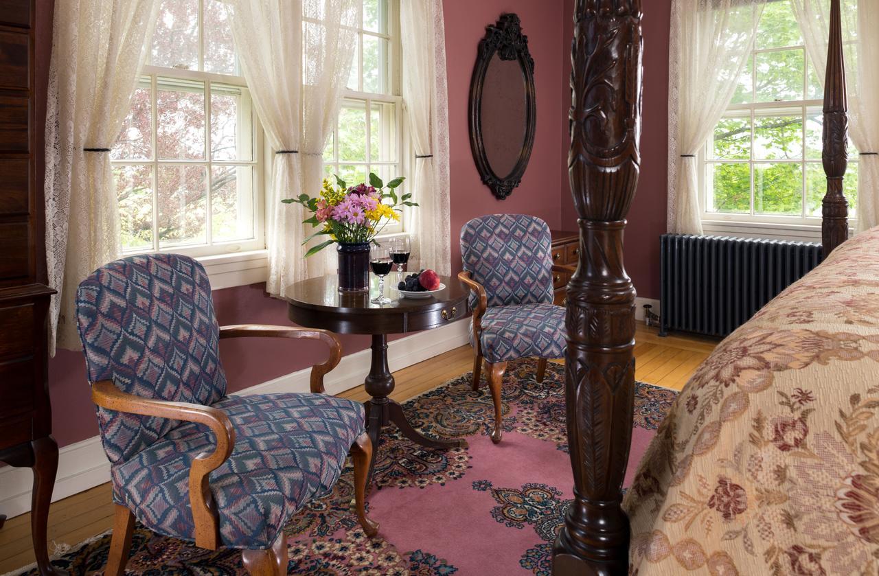 Yale Manor B&B & Yurt Glamping Extérieur photo